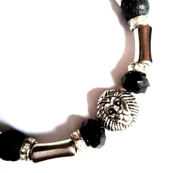 Luxe Lion Head Beaded Bracelet - Picture 1 of 8